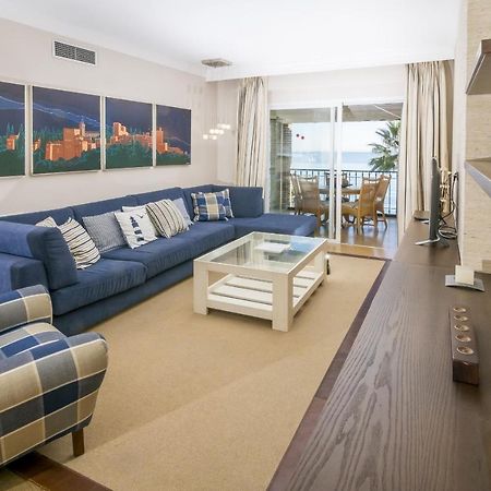 Hb - Comfortable Beachfront Holiday Apartment Эстепона Экстерьер фото