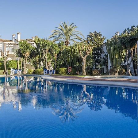 Hb - Comfortable Beachfront Holiday Apartment Эстепона Экстерьер фото