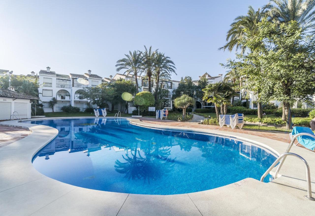 Hb - Comfortable Beachfront Holiday Apartment Эстепона Экстерьер фото
