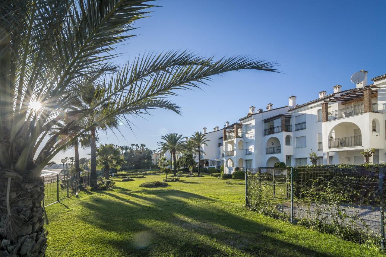 Hb - Comfortable Beachfront Holiday Apartment Эстепона Экстерьер фото