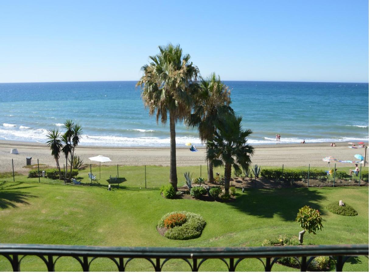 Hb - Comfortable Beachfront Holiday Apartment Эстепона Экстерьер фото